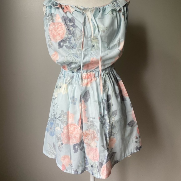 Floral Open Back Romper - Picture 6 of 7